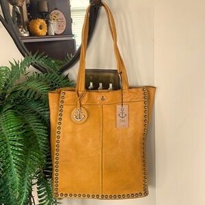 Brand New Harbour 2nd Genuine Leather Large Studded Magnetic Clasp Shoulder Tote